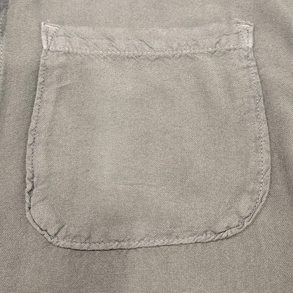 RVCA WOMEN'S SOLSTICE BUTTON - UP COVERUP. GREY. SIZE SMALL.